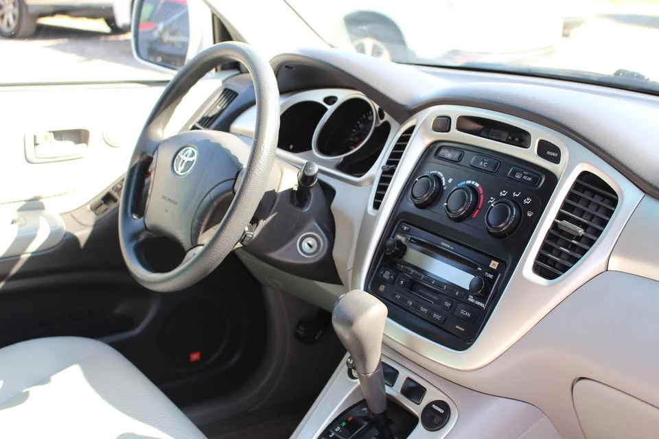 2005 Toyota Highlander - Image 13 of 16