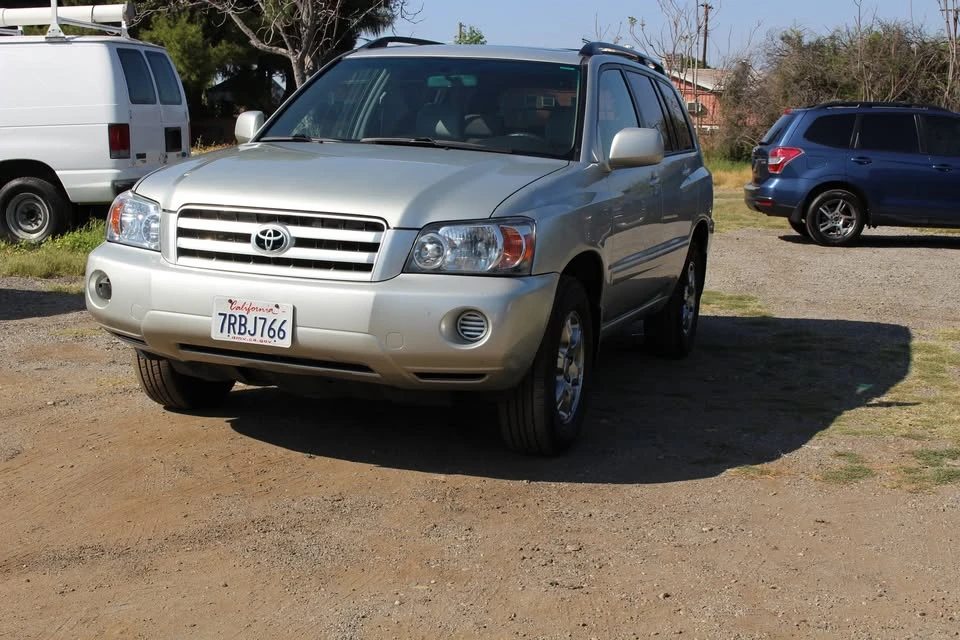 2005 Toyota Highlander - Image 2 of 16