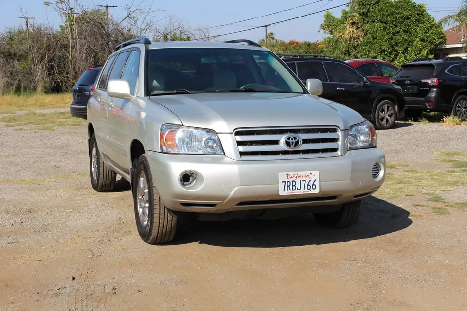 2005 Toyota Highlander - Image 4 of 16