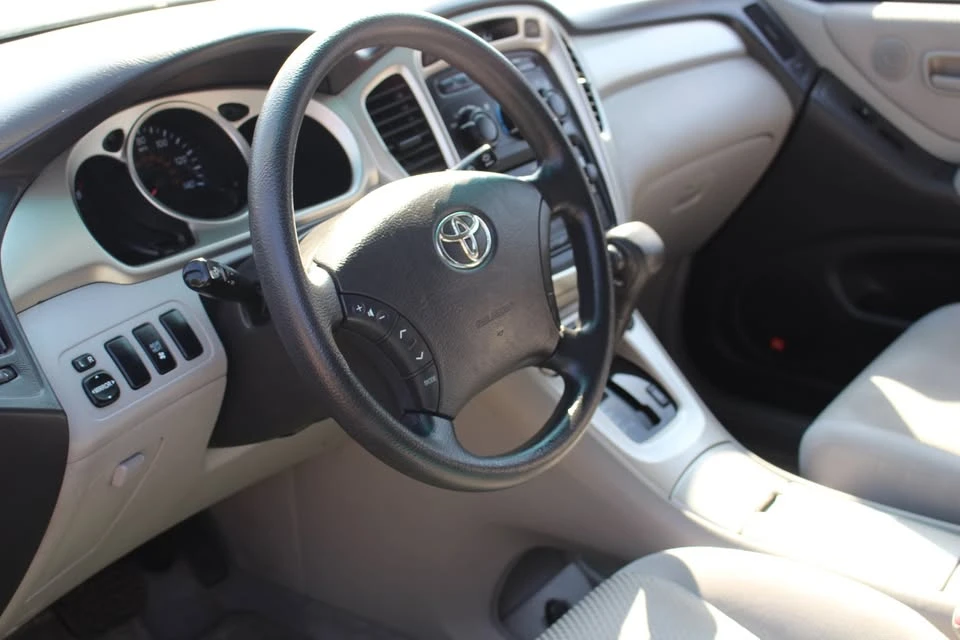 2005 Toyota Highlander - Image 9 of 16