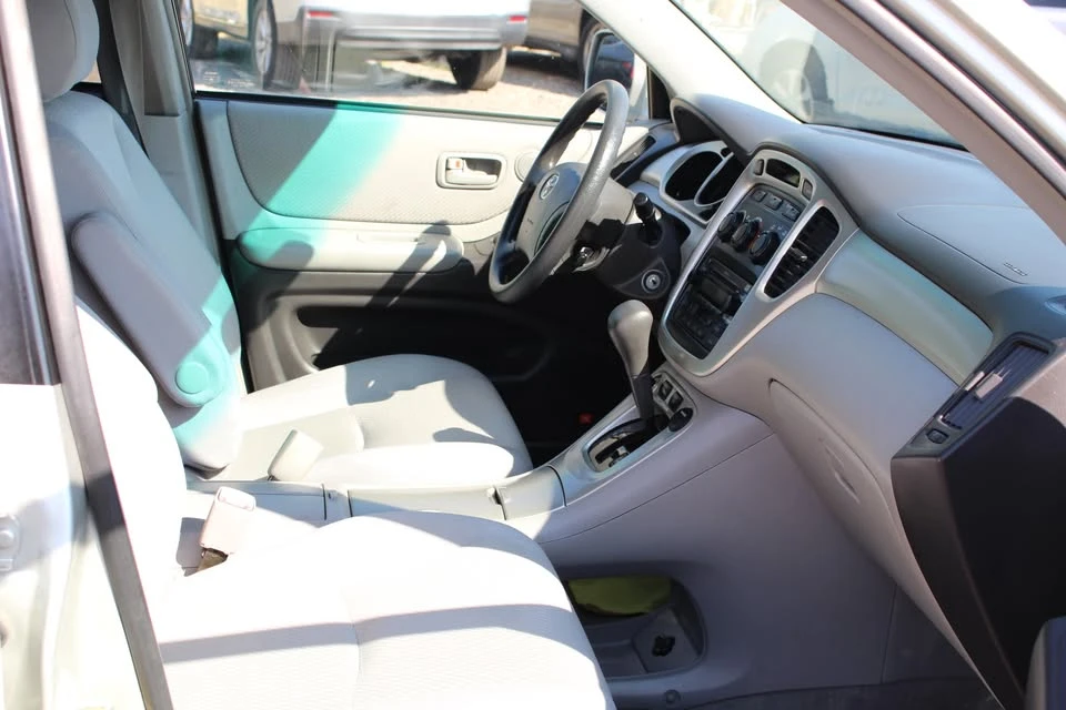 2005 Toyota Highlander - Image 12 of 16