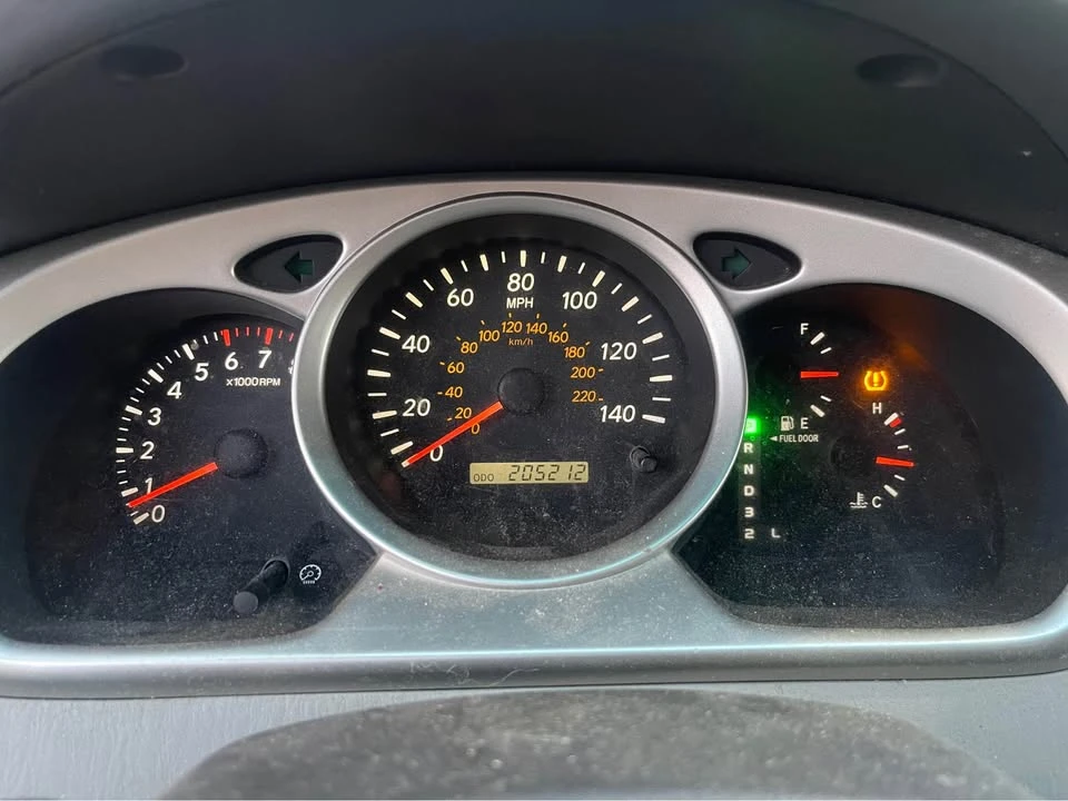 2005 Toyota Highlander - Image 2 of 13