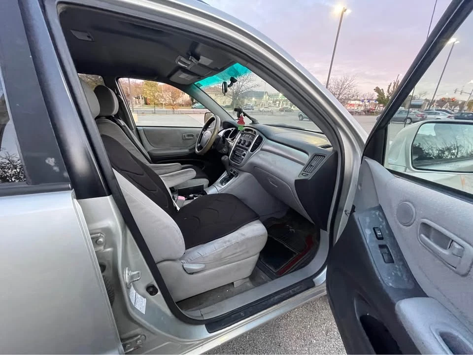 2005 Toyota Highlander - Image 8 of 13