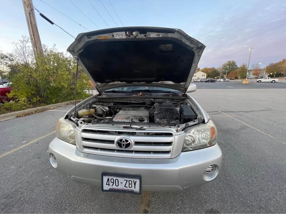 2005 Toyota Highlander - Image 10 of 13