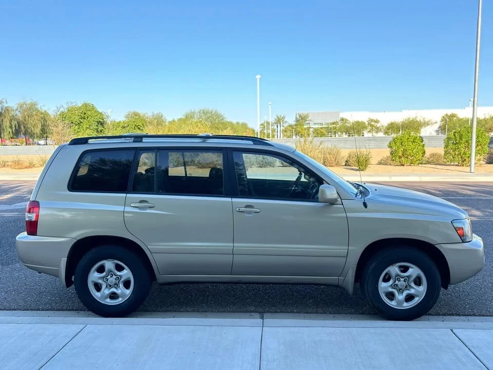 2005 Toyota Highlander - Image 10 of 10
