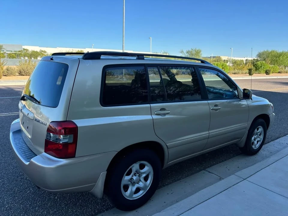 2005 Toyota Highlander - Image 2 of 10