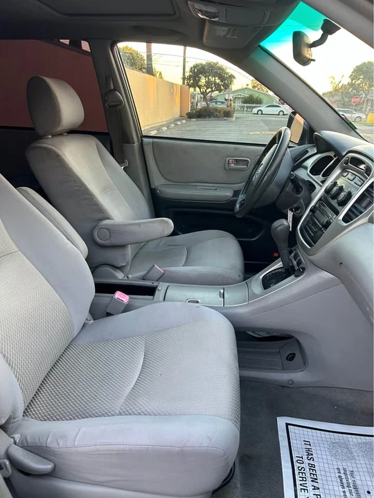 2005 Toyota Highlander - Image 10 of 17