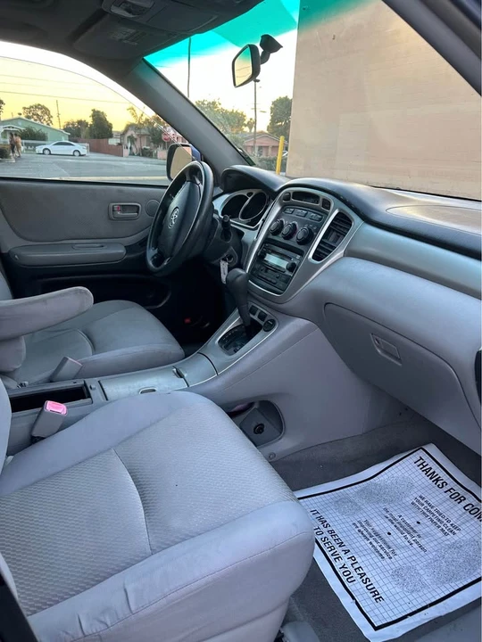 2005 Toyota Highlander - Image 9 of 17