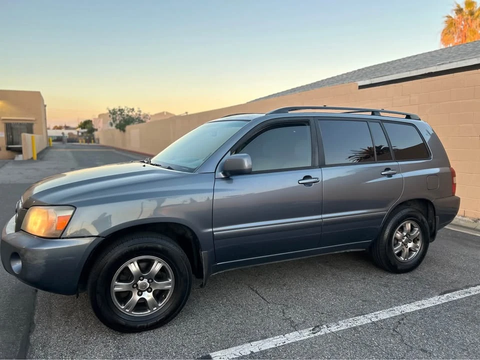 2005 Toyota Highlander - Image 2 of 17