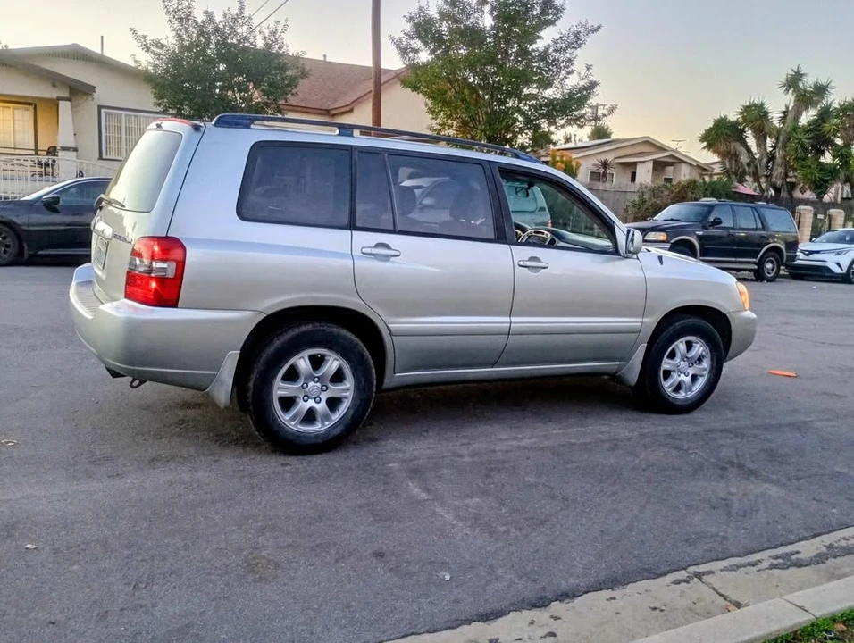 2005 Toyota Highlander - Image 4 of 11
