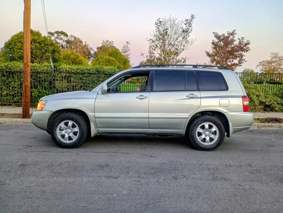 2005 Toyota Highlander - Image 3 of 11