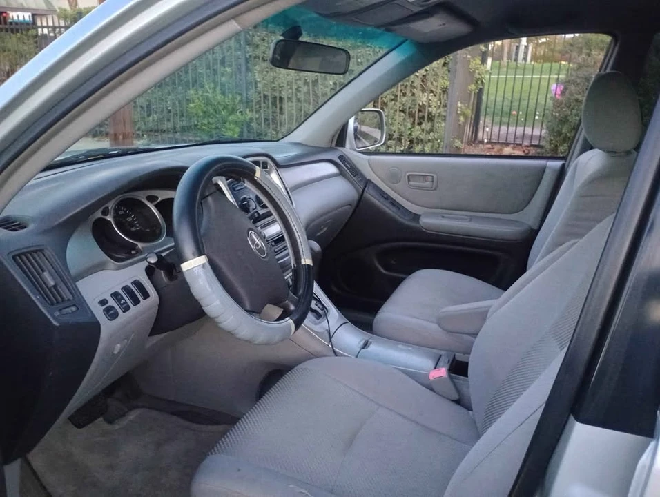 2005 Toyota Highlander - Image 8 of 11