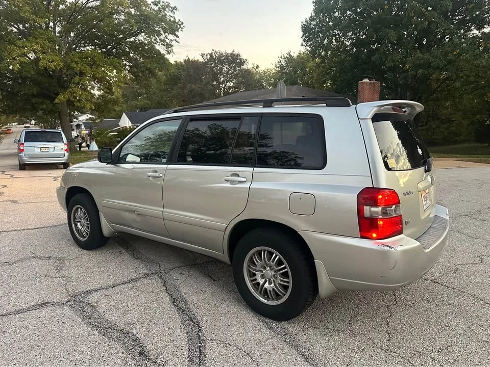 2005 Toyota Highlander - Image 2 of 3