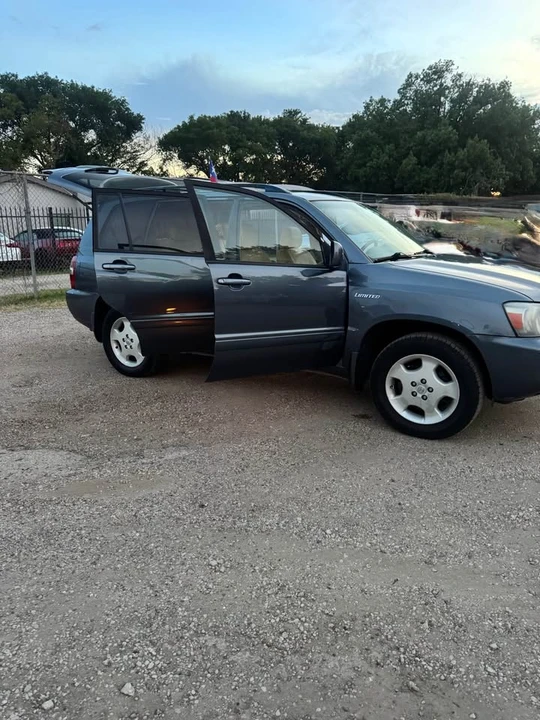 2005 Toyota Highlander - Image 8 of 10