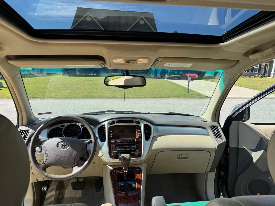 2005 Toyota Highlander - Image 8 of 14