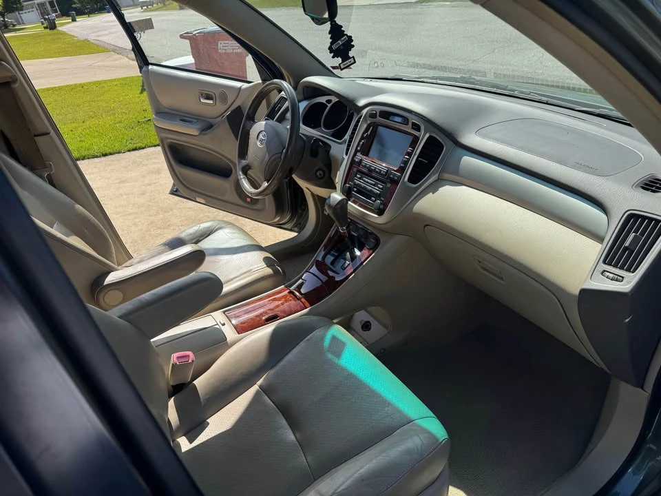 2005 Toyota Highlander - Image 9 of 14