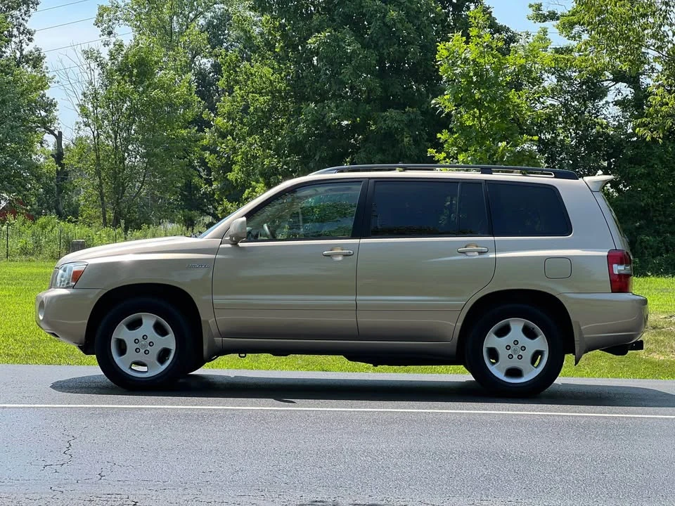 2005 Toyota Highlander - Image 2 of 20
