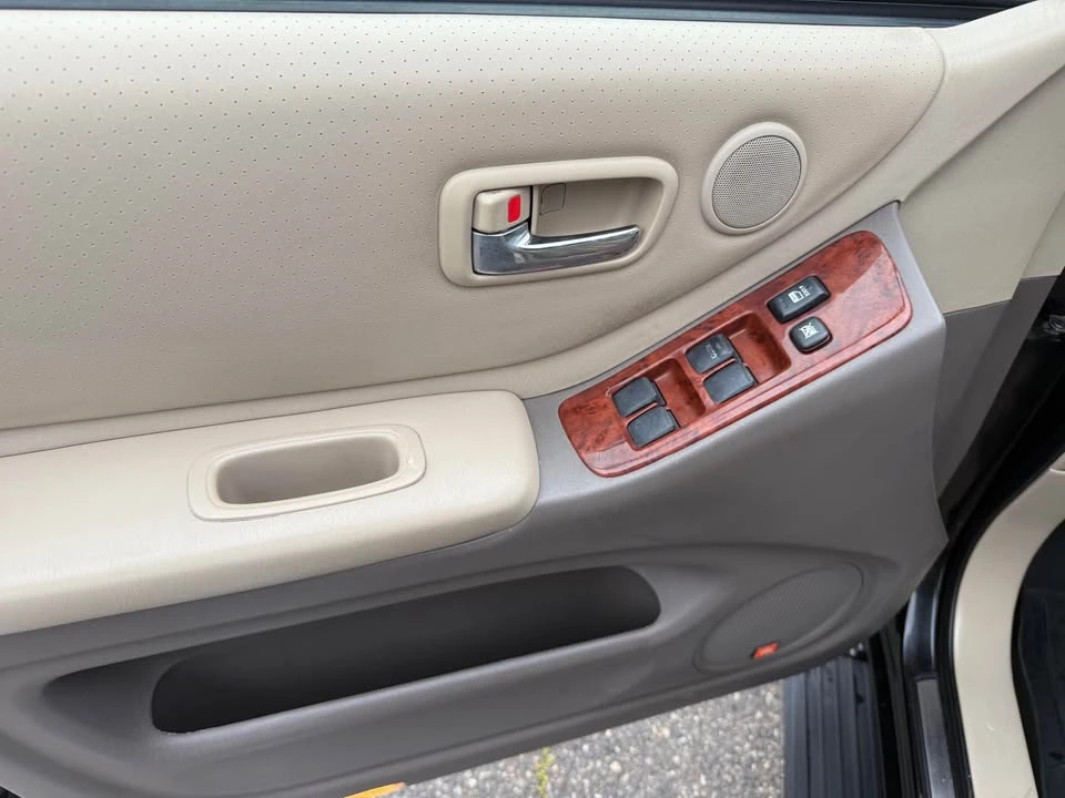 2005 Toyota Highlander - Image 11 of 17