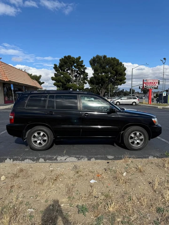 2005 Toyota Highlander - Image 2 of 17