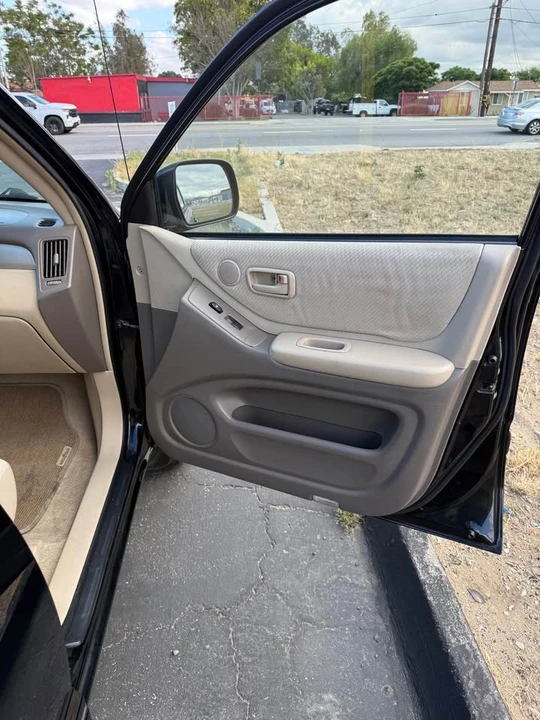 2005 Toyota Highlander - Image 14 of 17
