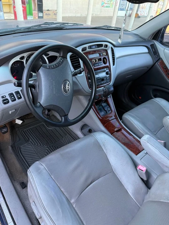 2005 Toyota Highlander - Image 8 of 10