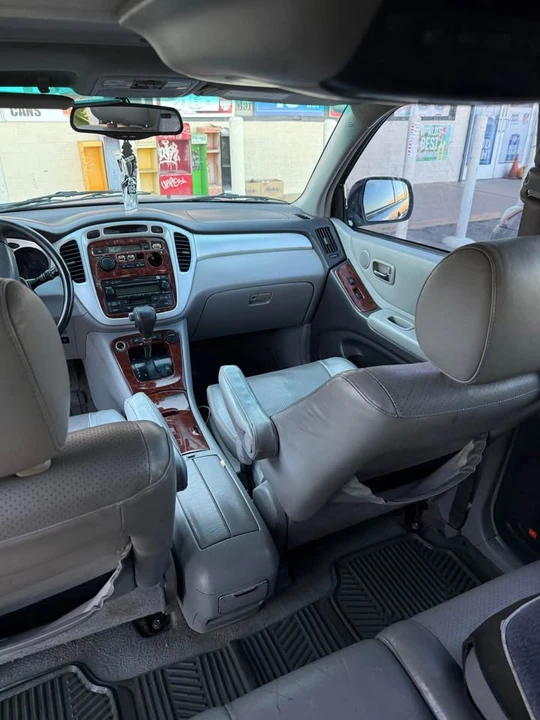 2005 Toyota Highlander - Image 10 of 10
