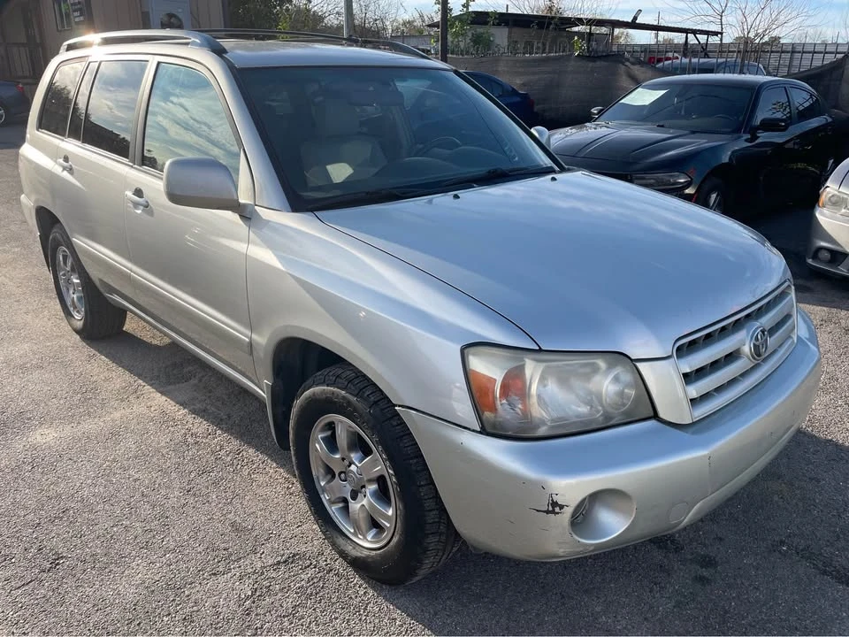 2005 Toyota Highlander - Image 2 of 15