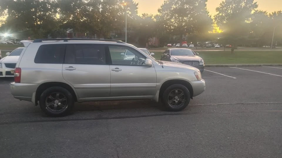 2005 Toyota Highlander - Image 9 of 12