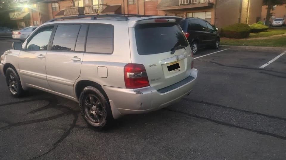 2005 Toyota Highlander - Image 10 of 12