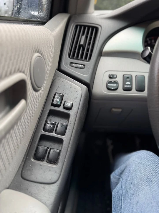 2005 Toyota Highlander - Image 15 of 15