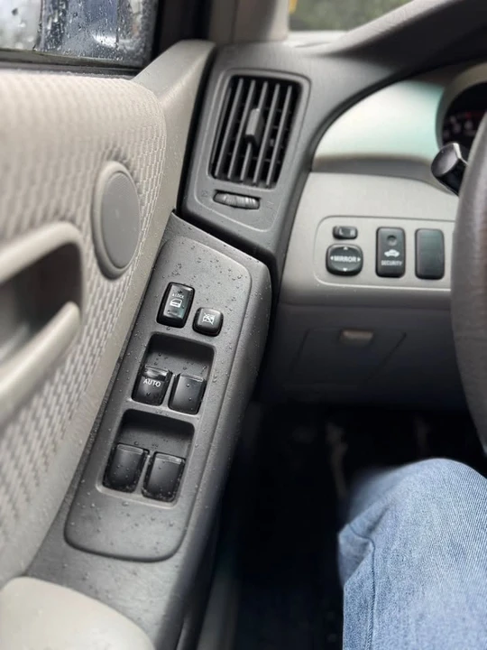 2005 Toyota Highlander - Image 15 of 15