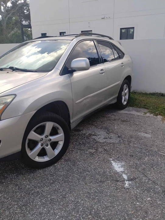 2005 Lexus RX 2nd Gen - Image 2 of 10