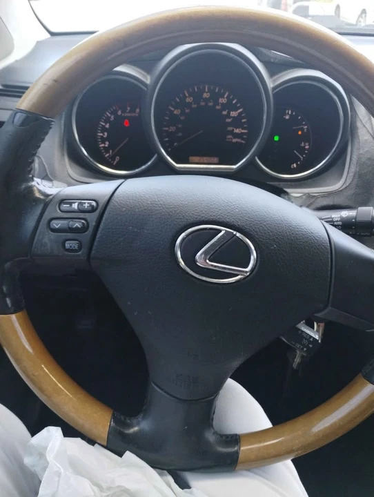 2005 Lexus RX 2nd Gen - Image 9 of 10