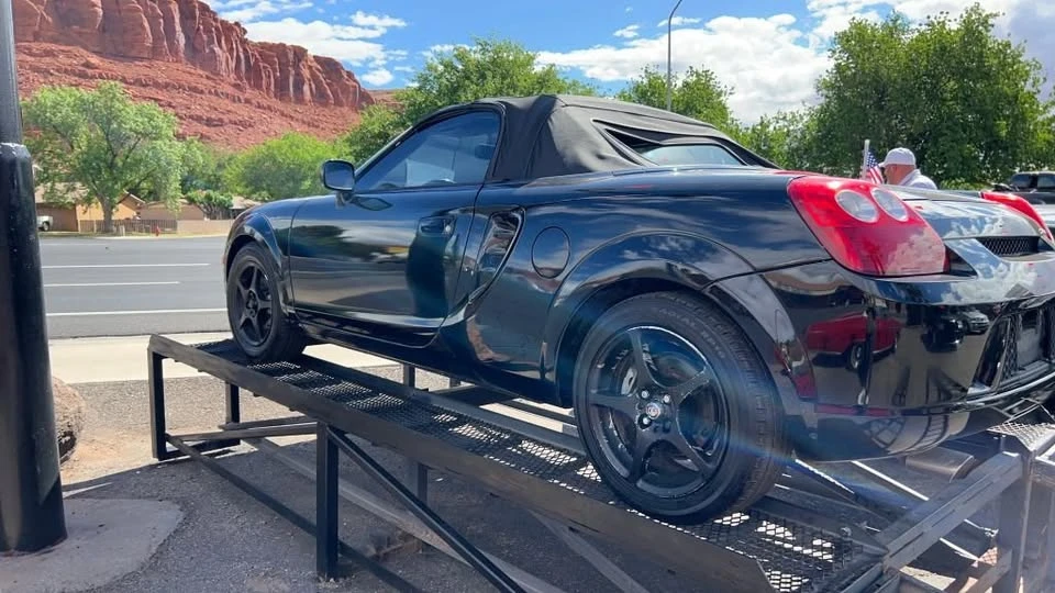 2005 Toyota MR2 Spyder/MR-S - Image 8 of 9