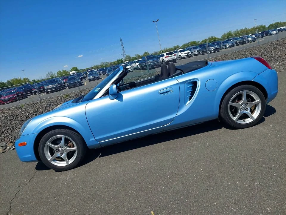 2005 Toyota MR2 Spyder/MR-S - Image 2 of 11
