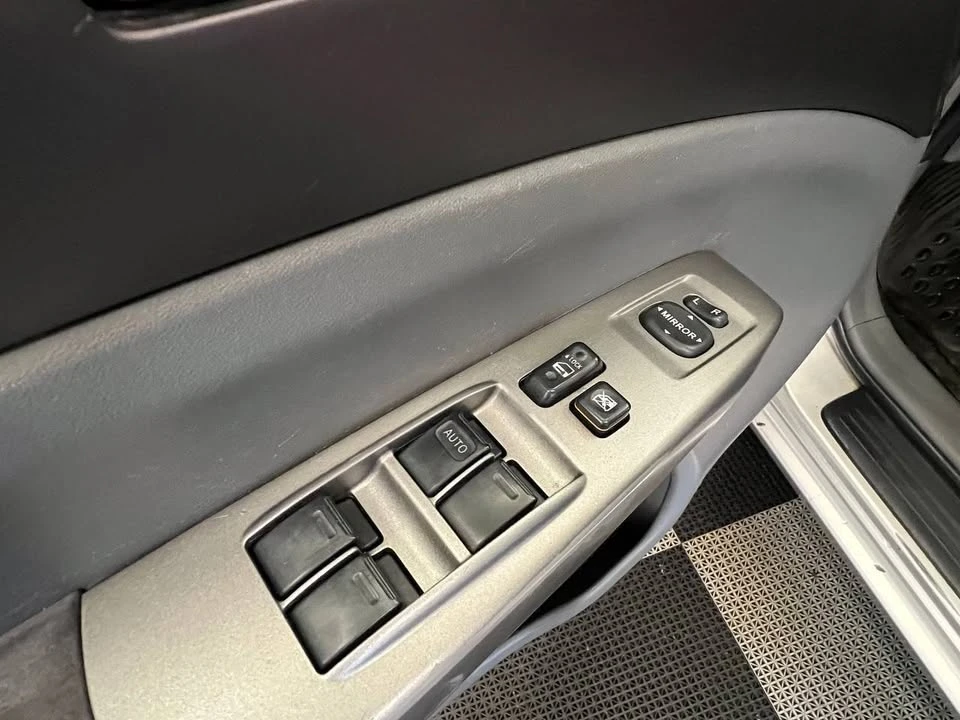2005 Toyota Prius 2nd Gen - Image 18 of 20
