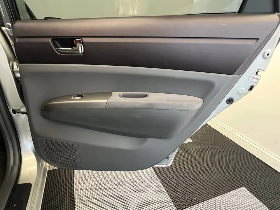 2005 Toyota Prius 2nd Gen - Image 13 of 20