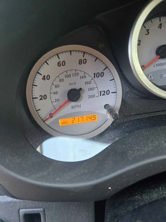 2005 Toyota RAV4 2nd Gen - Image 5 of 6