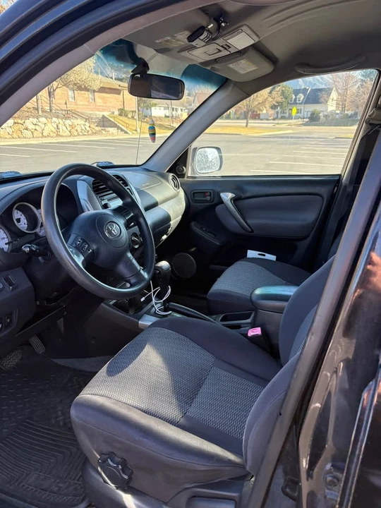 2005 Toyota RAV4 2nd Gen - Image 7 of 11