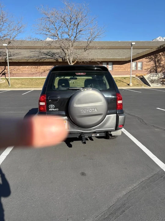 2005 Toyota RAV4 2nd Gen - Image 3 of 11