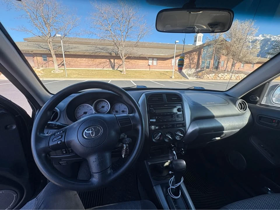 2005 Toyota RAV4 2nd Gen - Image 8 of 11