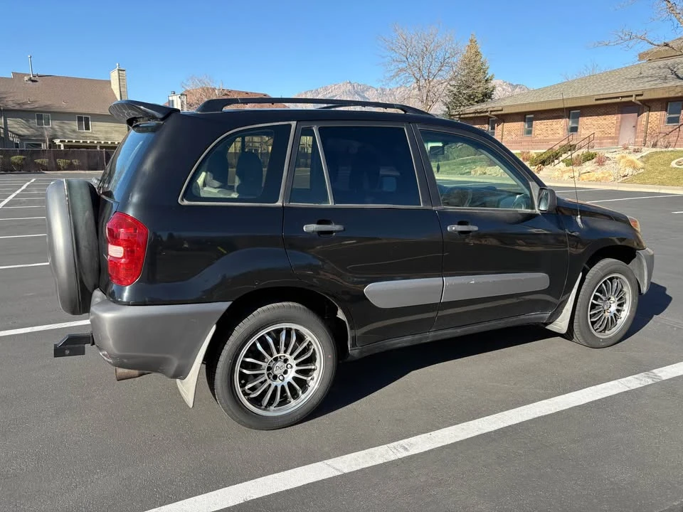 2005 Toyota RAV4 2nd Gen - Image 2 of 11