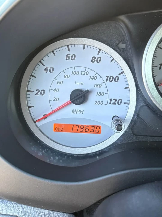 2005 Toyota RAV4 2nd Gen - Image 10 of 11