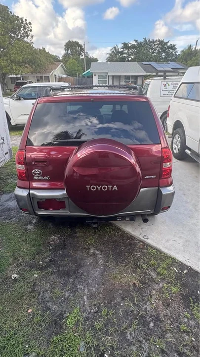 2005 Toyota RAV4 2nd Gen - Image 5 of 9
