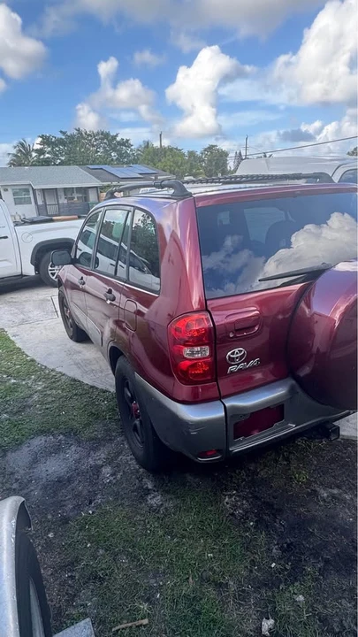 2005 Toyota RAV4 2nd Gen - Image 6 of 9