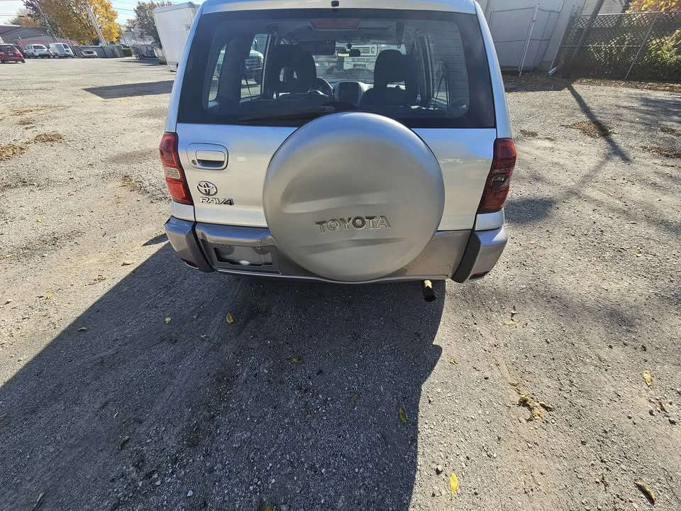 2005 Toyota RAV4 2nd Gen - Image 5 of 6