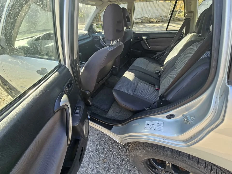 2005 Toyota RAV4 2nd Gen - Image 3 of 6