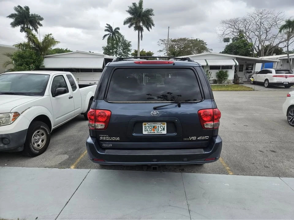 2005 Toyota Sequoia 1st Gen - Image 7 of 9