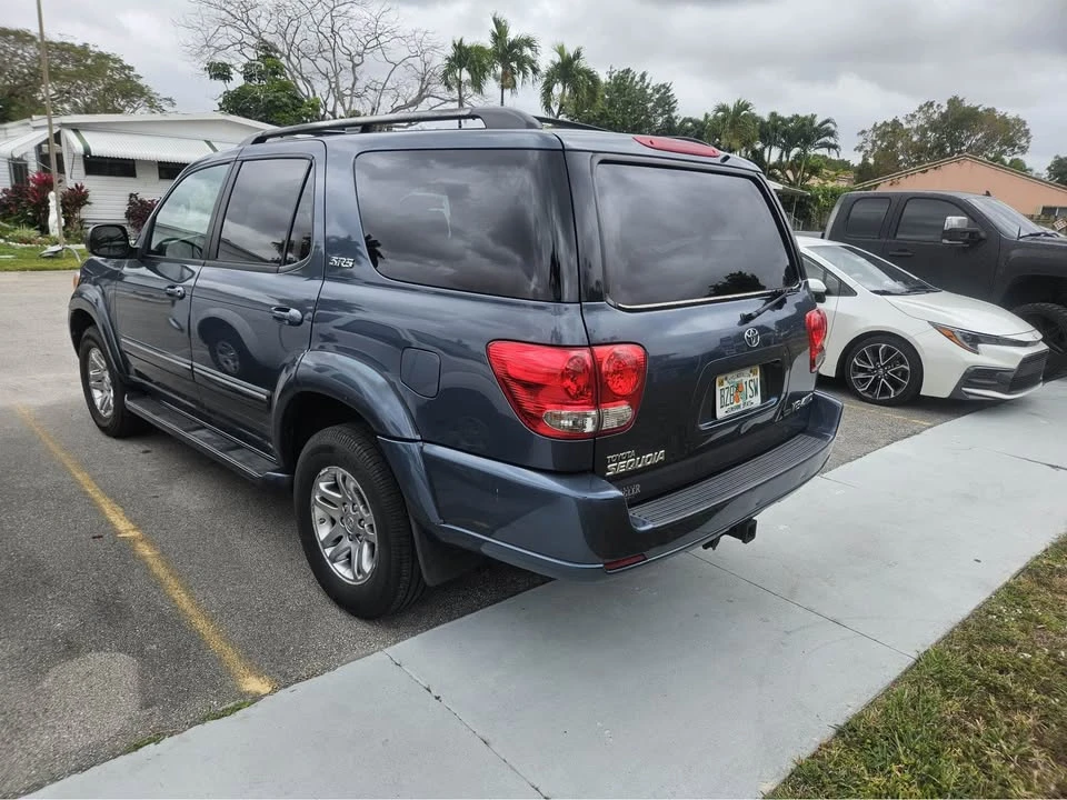 2005 Toyota Sequoia 1st Gen - Image 5 of 9