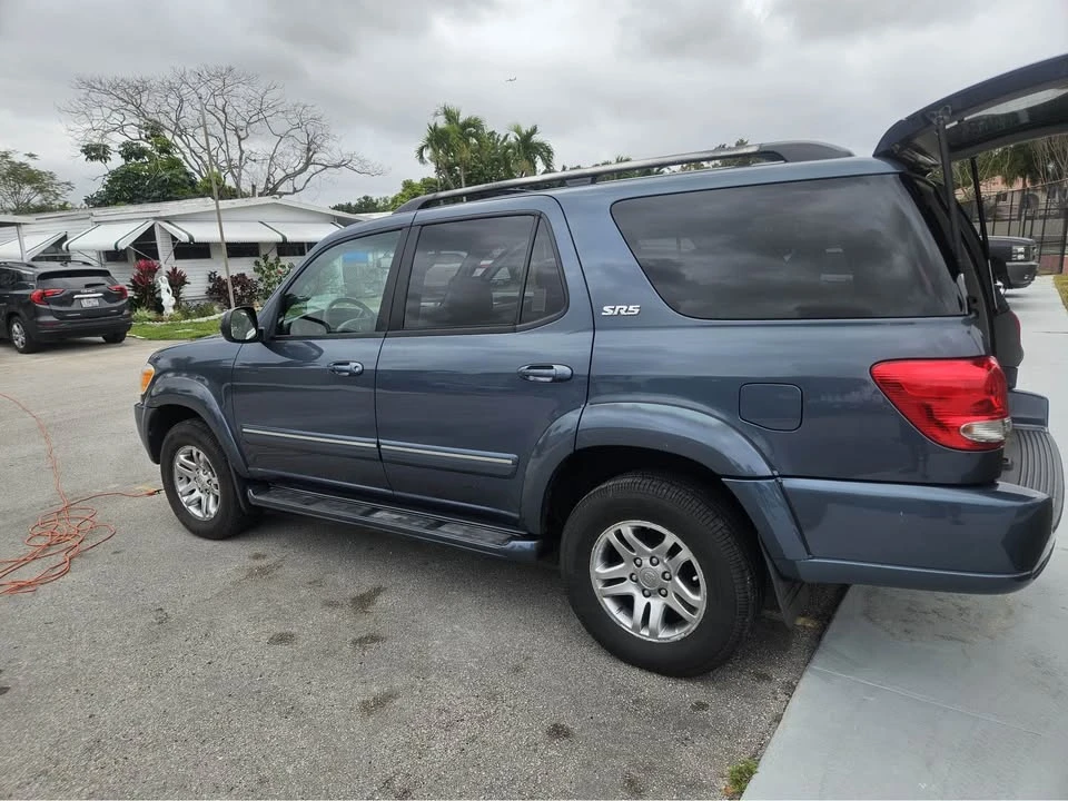 2005 Toyota Sequoia 1st Gen - Image 2 of 9